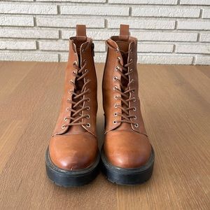 Steve Madden combat boots. Worn 3 times.